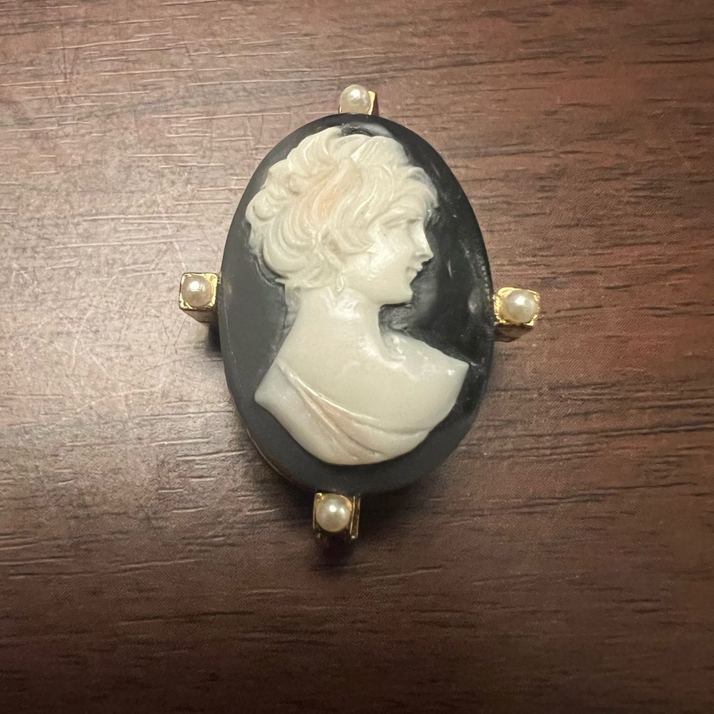 Vintage Cameo Brooch with Faux Pearls